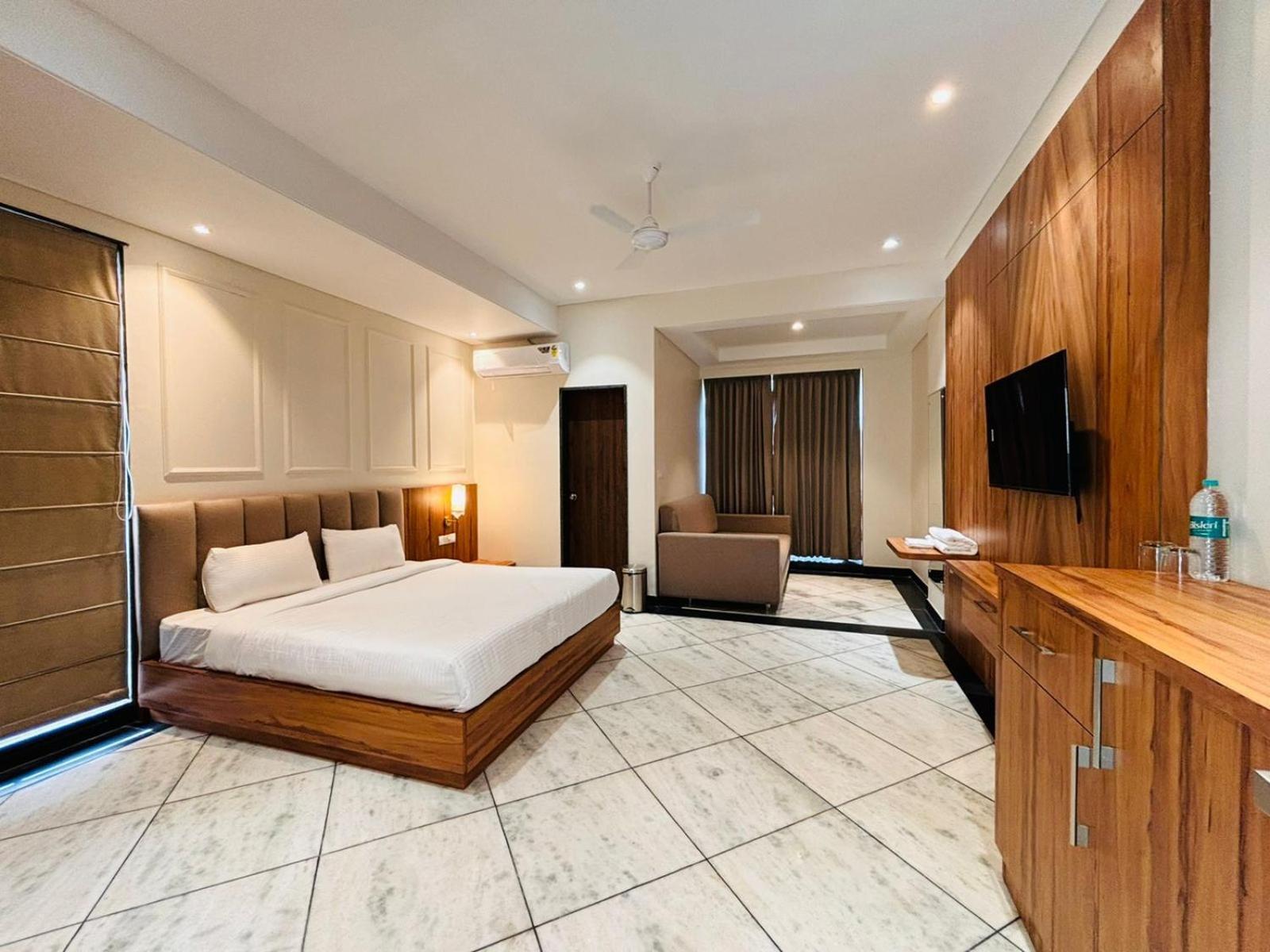 Hotel Saaj Mansion ชัยปุระ ภายนอก รูปภาพ